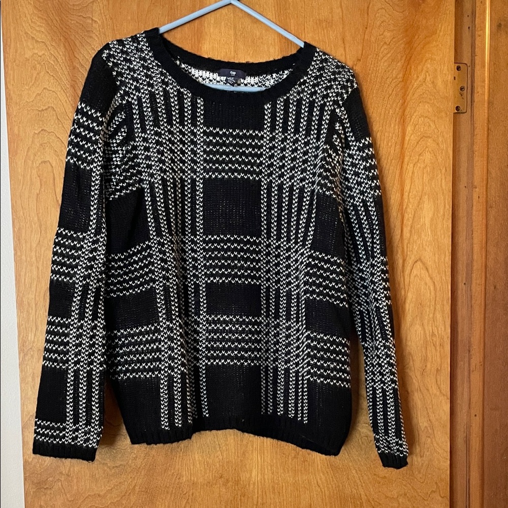 GAP Women's Black and White Plaid Sweater, XL